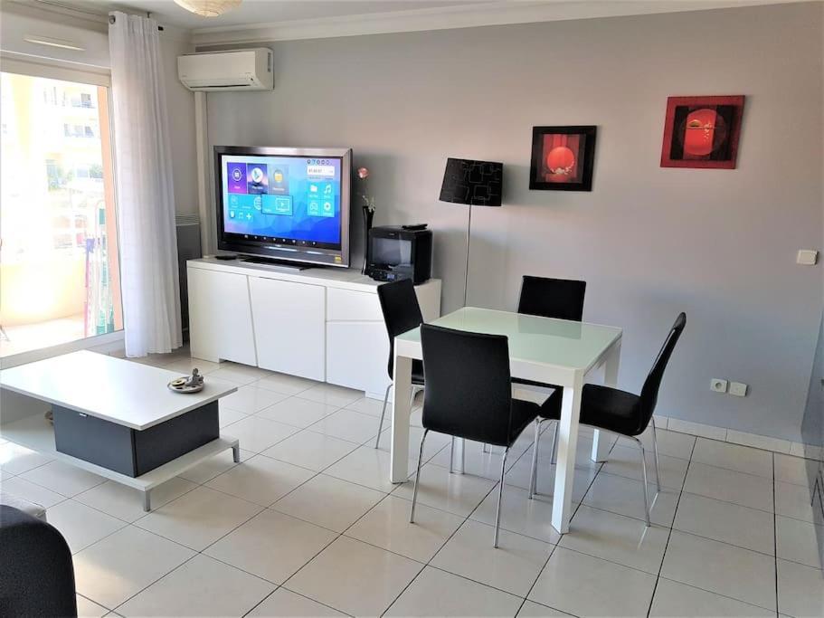Domaine Juan Flore Appartement *